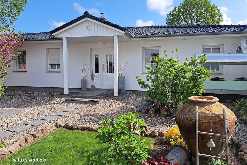 House, superior equipment, city limits Rostock, pets welcome, internet in Klein Kussewitz, Rostock and Surroundings