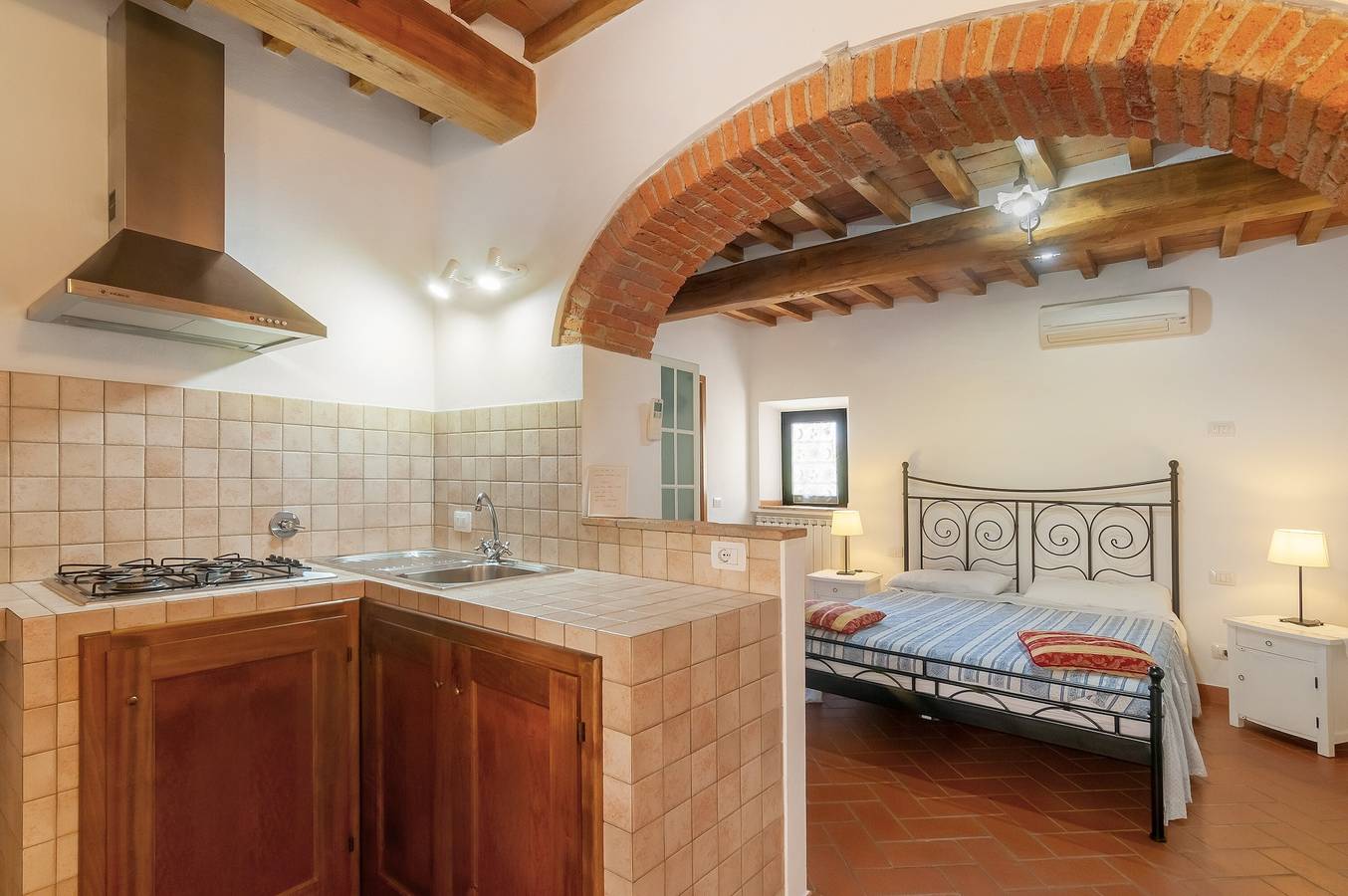 Appartement entier, Podere Papèra – Appartement « Volpe Flat » avec vue montagne, Wi-Fi et climatisation in Mercatale, Chianti