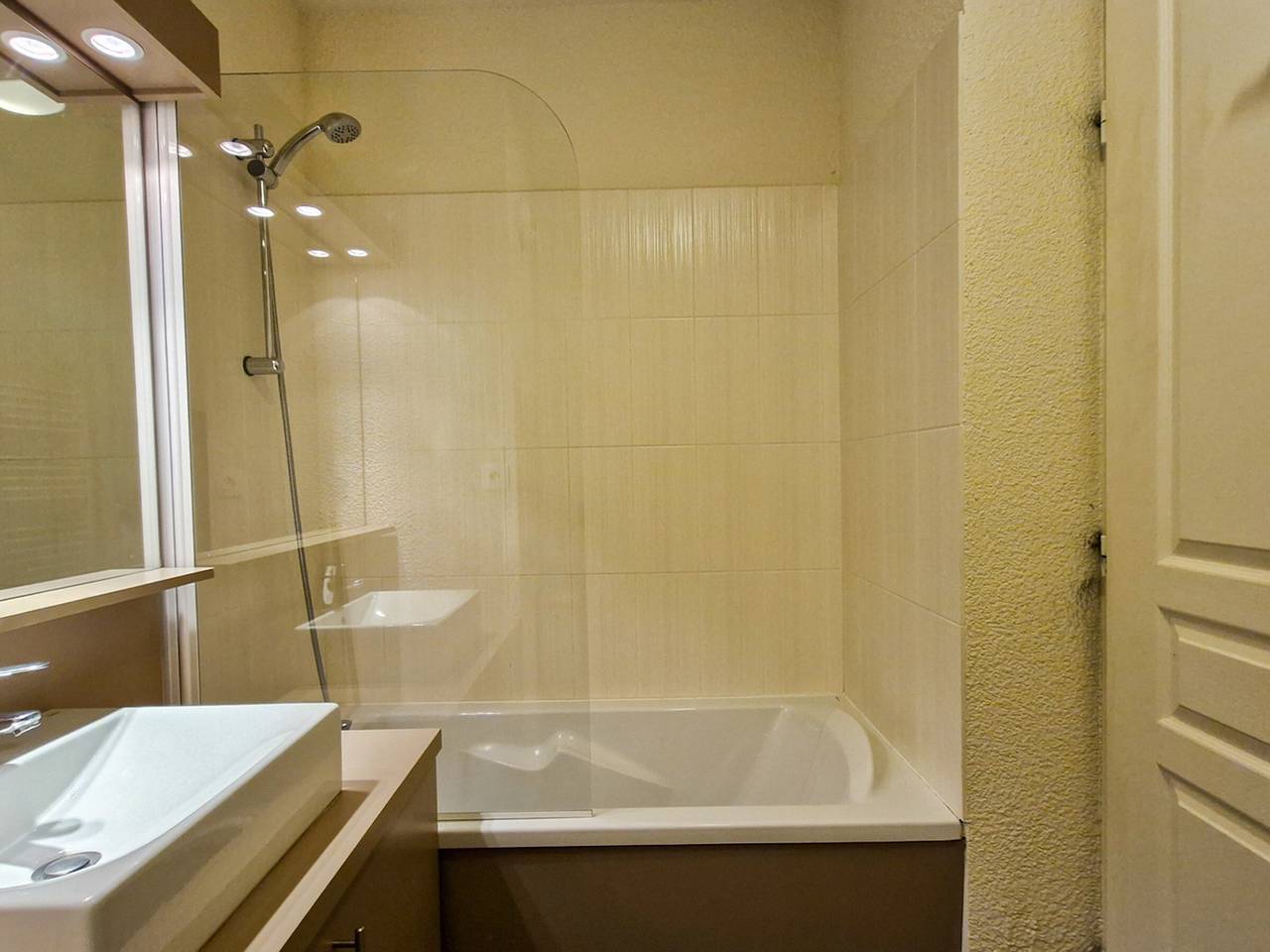 Appartement entier, Appartement au pied des pistes avec piscine et parking in Flaine, Arâches-la-Frasse