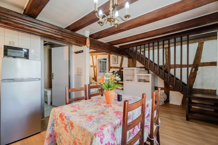Gite La Marguerite "bi's anstetts" in an Authentic Alsatian Farmhouse in Issenhausen, Strasbourg Området