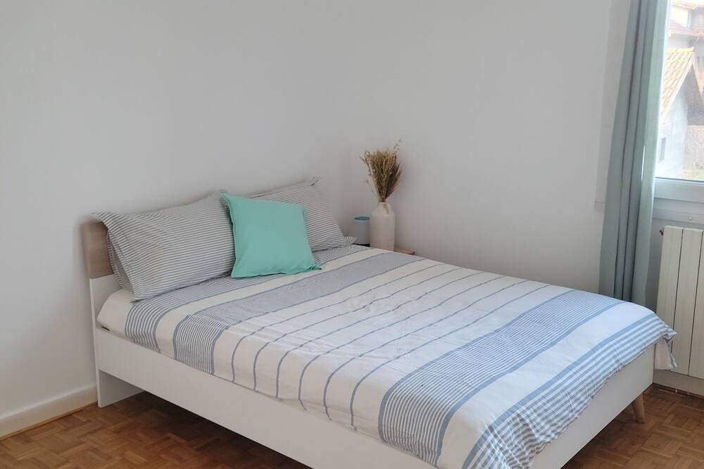 Ganze Wohnung, Spacious new apartment. Close to ski resorts in L'Isère, Isère