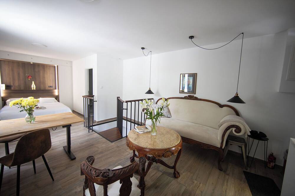 Entire apartment, Opatija Studio Garden Oasis by the Beach Artspace in Opatija Riviera