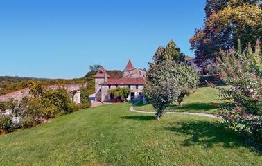Gîte pour 8 personnes, avec jardin ainsi que terrasse et piscine, animaux acceptés à Prayssas