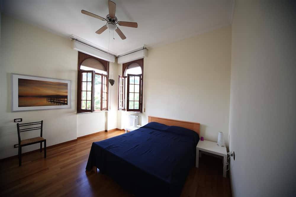 Sehr geräumige Villa in der Toskana mit großem Garten. Strand und Golfplatz zu Fuß erreichbar in Tirrenia, Pisa