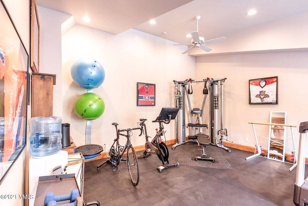 Ganze Wohnung, Luxury, Remodeled Retreat w/ Ski Slope Views Throughout! Walk to Gondola & Shops in Vail Ski Resort, Vail