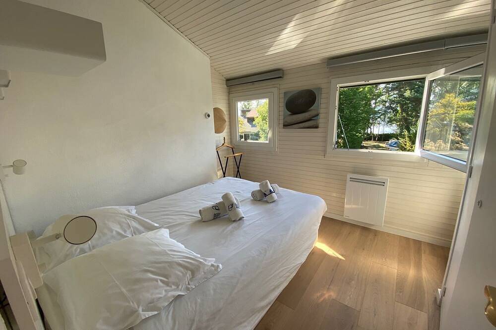 Waterfront house, Port-Ripaille, Thonon + mooring place in Thonon-les-Bains, Thonon-les-Bains en omgeving