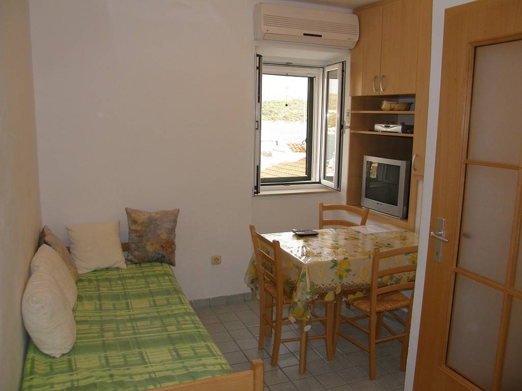 Ganze Wohnung, Ferienwohnung in Primošten mit Meerblick, Terrasse, Klimaanlage, W-Lan (600-2) in Primosten, Šibenik-Knin