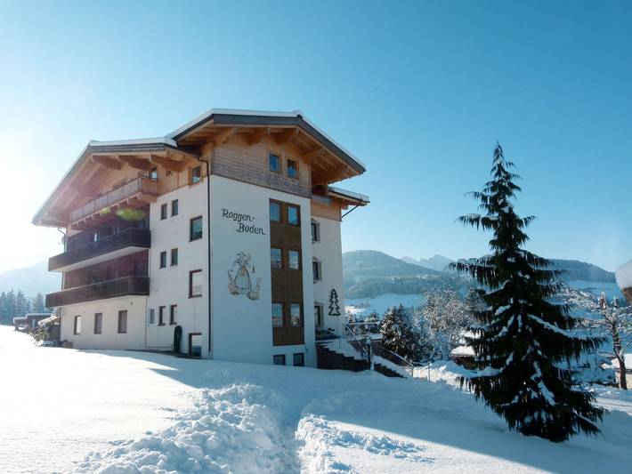 Ferienwohnung für 14 Personen, mit Balkon und Garten in Kaisergebirge