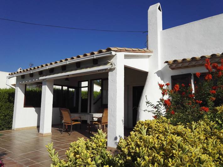 Bungalow para 6 personas, con Terraza además de Jardín y Piscina en Torroella de Montgrí