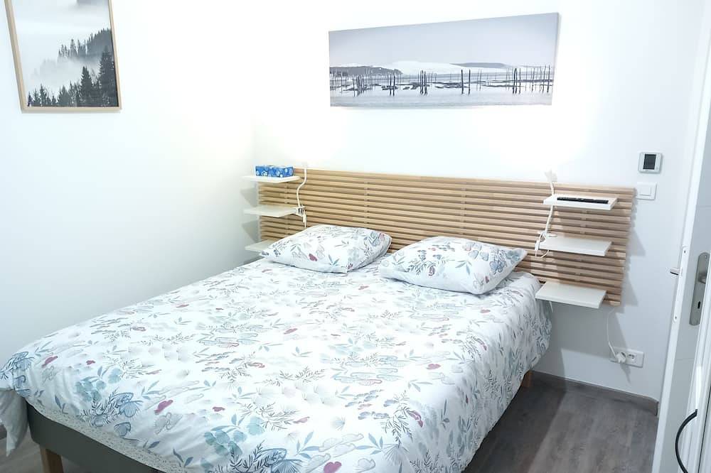 4Ch villa with pergola, swimming pool located 4km from Lac Carcans and 9km from the Ocean in Carcans, Regionaler Naturpark Médoc