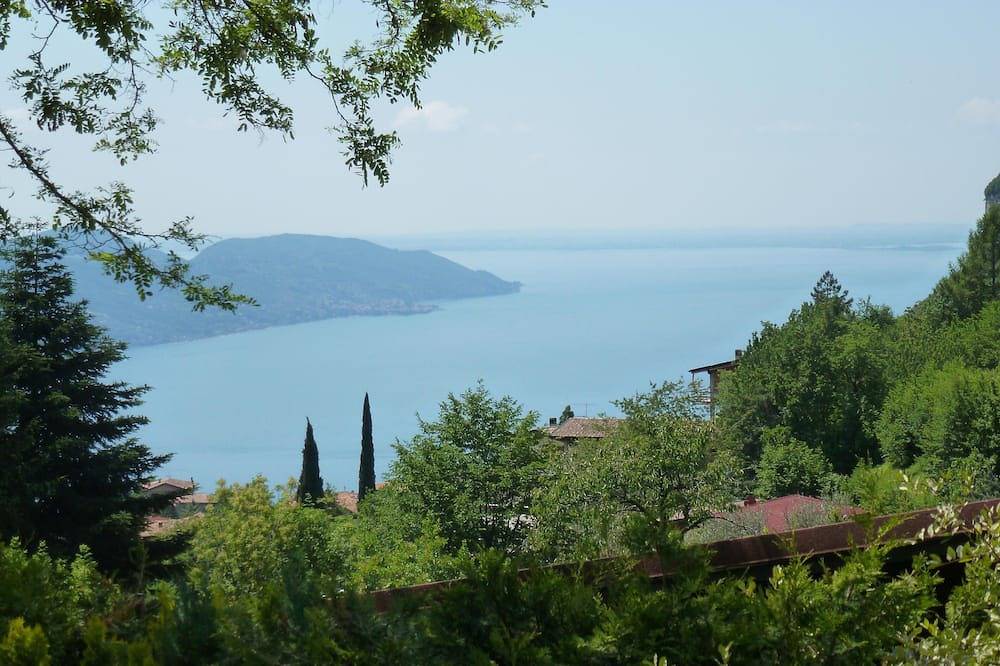 Freistehendes sonniges Ferienhaus mit See- und Bergblick, Pool, Pelletofen in Tignale, Gardasee-Berge
