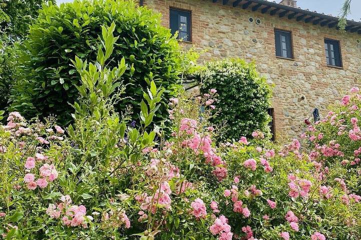Agriturismo per 4 persone, con piscina e giardino in Gambassi Terme