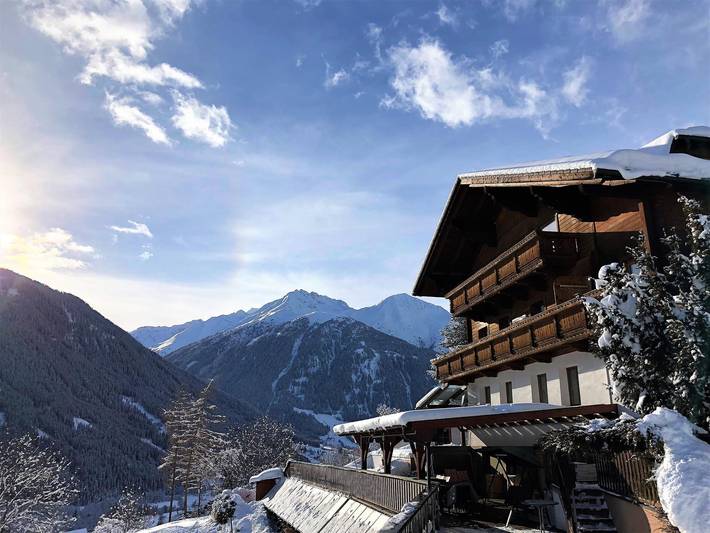 Ferienwohnung für 4 Personen, mit Garten und Ausblick in Virgen