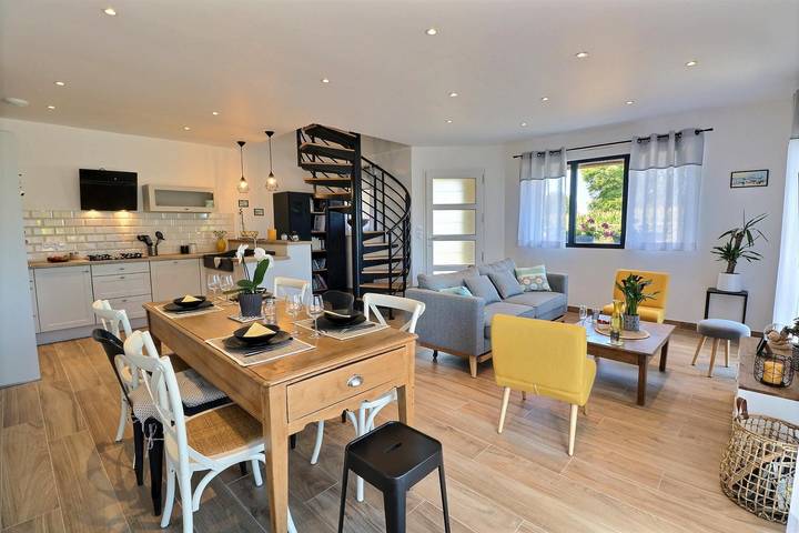 Gîte pour 5 personnes, avec Terrasse et Jardin ainsi que Piscine et Vue à Mont-Dol