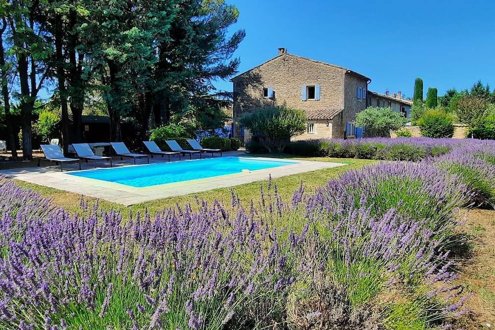 Charming stone house, private pool (5 * 10 m) in Gordes in Gordes, Parc naturel régional du Luberon