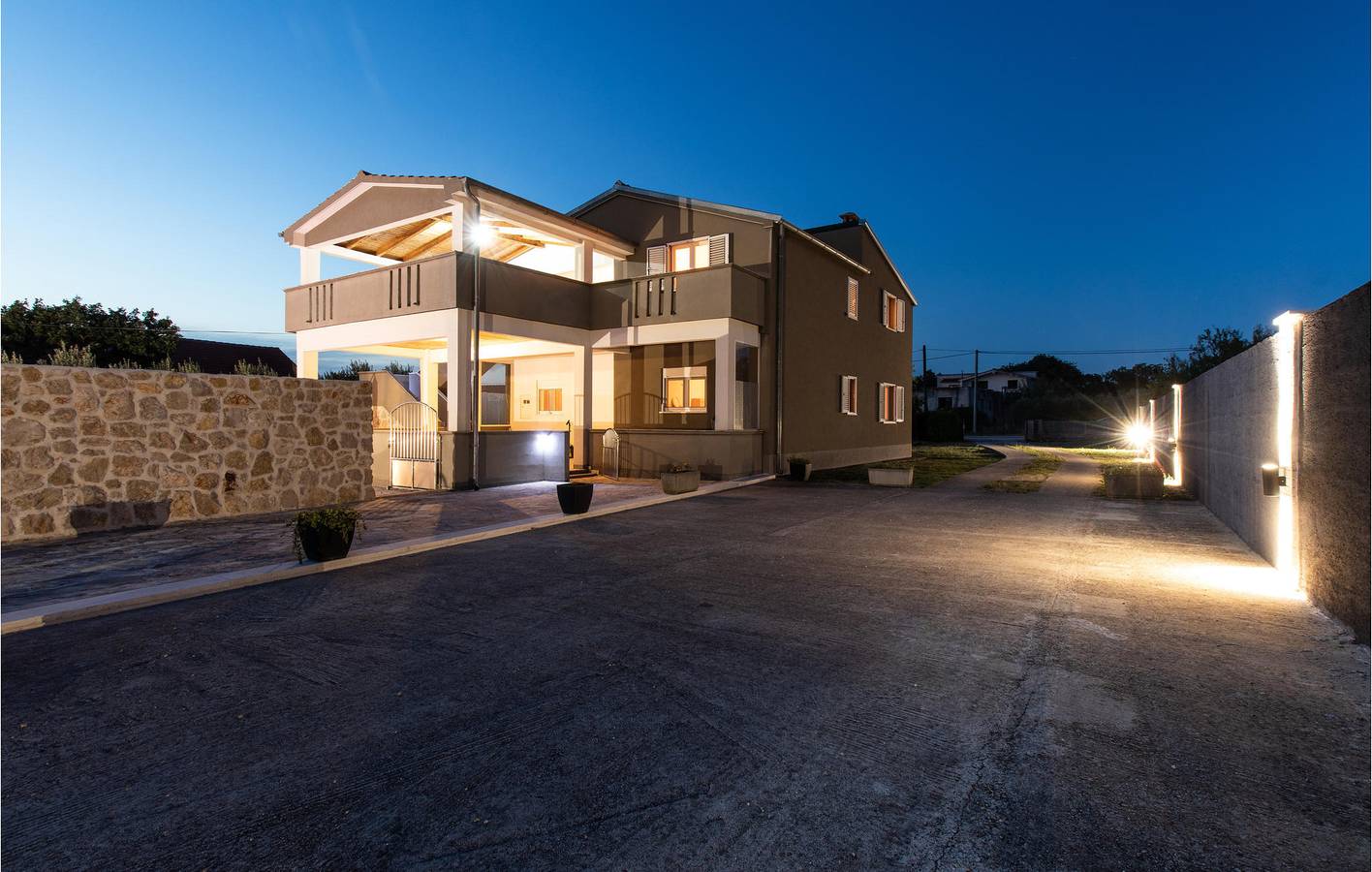 Geräumige 32 m² große Wohnung mit Pool, WLAN und Parkplatz in Grad Benkovac, Zadar