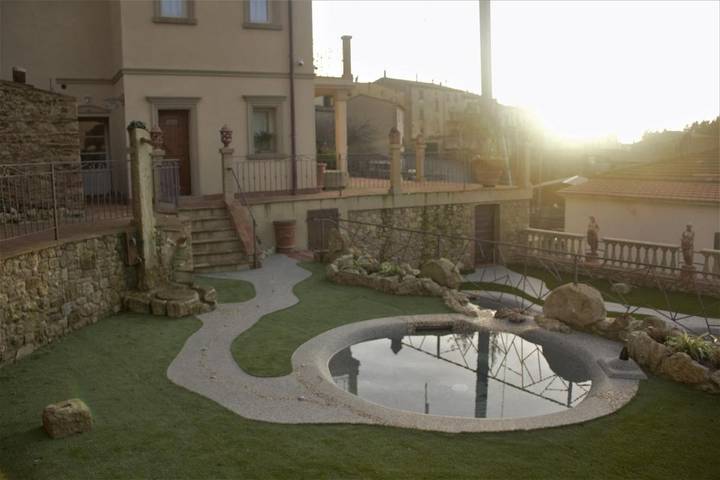 Ferienwohnung für 2 Personen, mit Terrasse und Whirlpool sowie Garten und Pool in Guardistallo