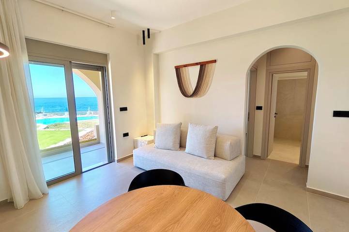 Ferienwohnung für 3 Personen, mit Pool und Garten sowie Balkon