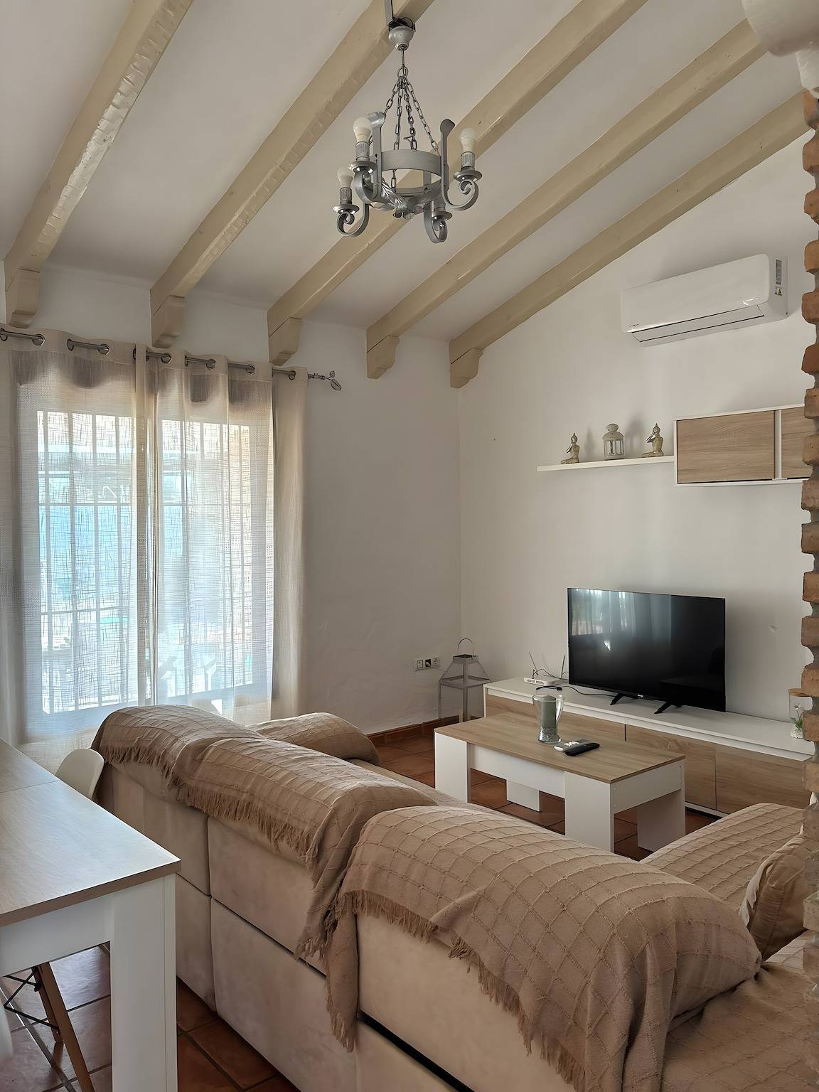 Villa Martina con piscina privata, Wi-Fi e aria condizionata in Conil de la Frontera, Costa de la Luz