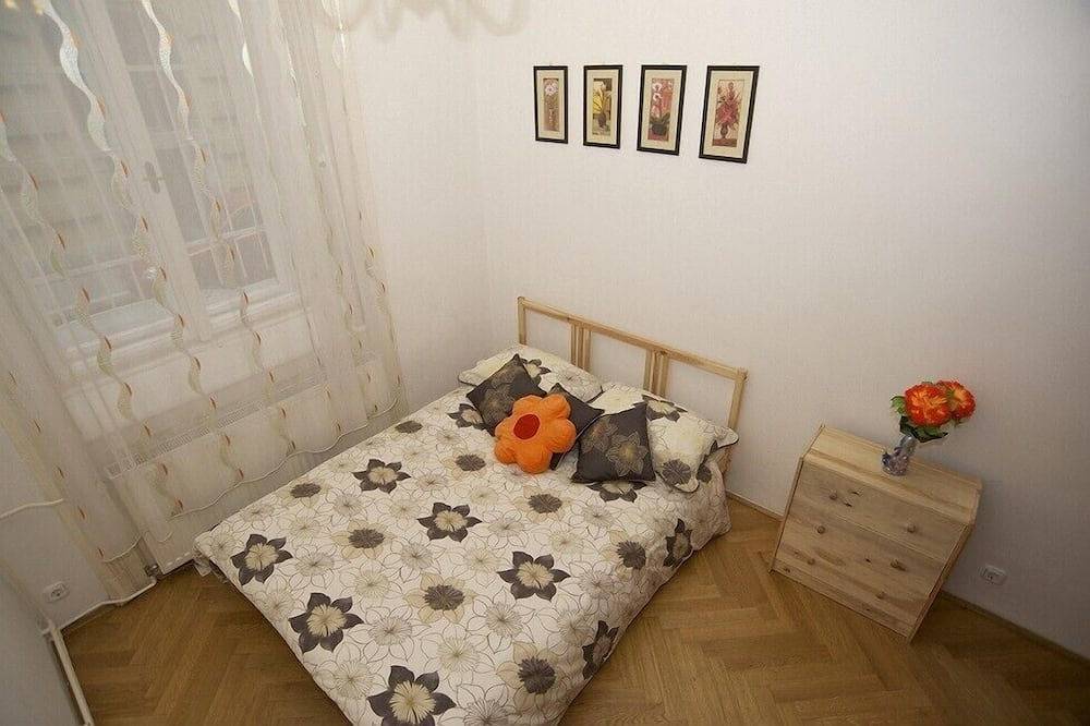 Entire apartment, Central Budapest apartment | 4Br | Sleeps 7 | Walk to Top Attractions in Budapest, Danube-Ipoly National Park