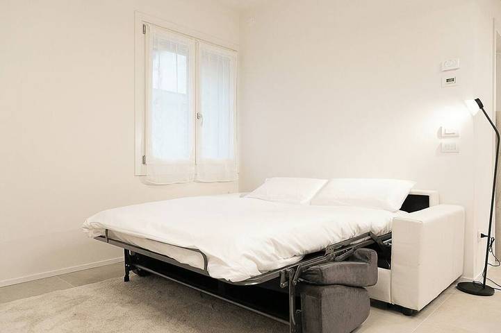 Entire apartment, [Ca' Borsa III] - Modern suite in the city center in Treviso, Treviso Province