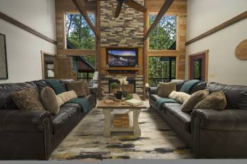 Vacation Rental for 16 Guests in Broken Bow Lake, McCurtain County, Picture 1