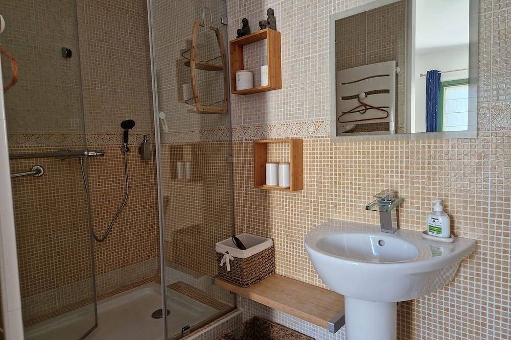 Belle chambre d'hôtes indépendante de18m² + cuisine d'été de 25m² vue piscine in Callas, Région de Draguignan