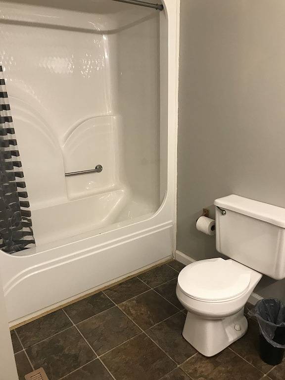 Near Cumberland River, 12 miles from Wolf Creek Dam, in Creelsboro community in Lake Cumberland