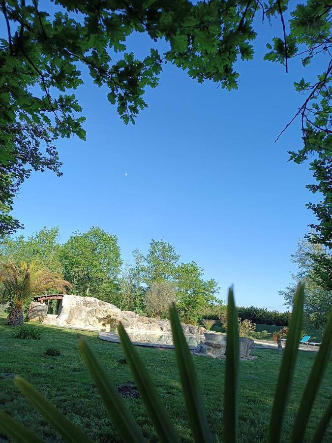 Gîte pour 4 personnes, avec piscine ainsi que vue et jardin à Queyrac - 4