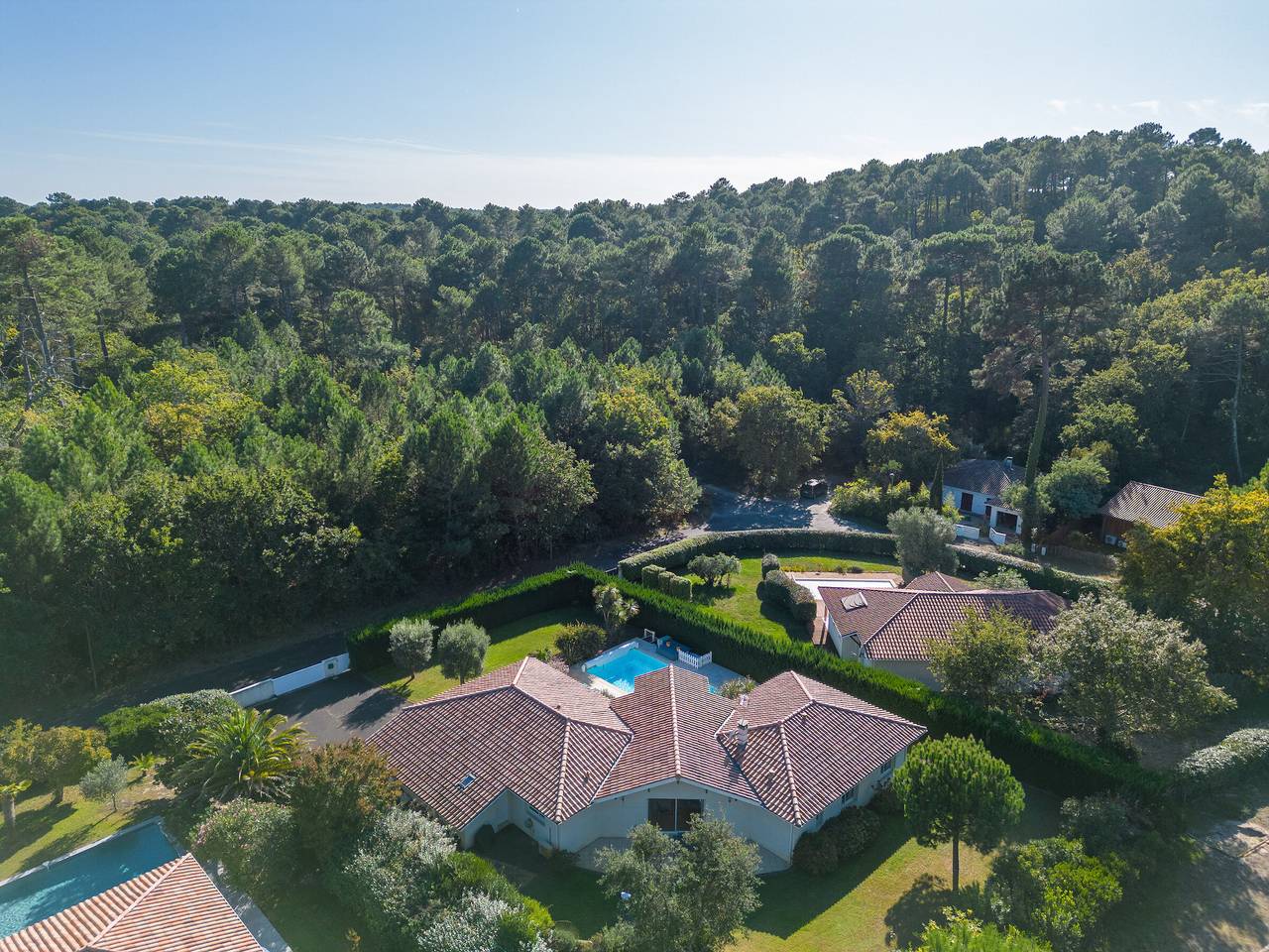 Villa familiale avec piscine chauffée, clim, 4 chambres, proche golf et plages in Biscarrosse, Côte d’Argent