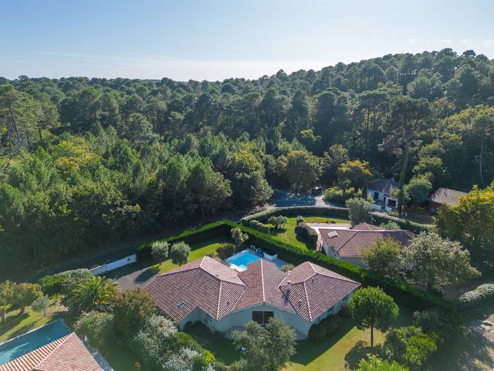 Villa familiale avec piscine chauffée, clim, 4 chambres, proche golf et plages in Biscarrosse, Côte d’Argent