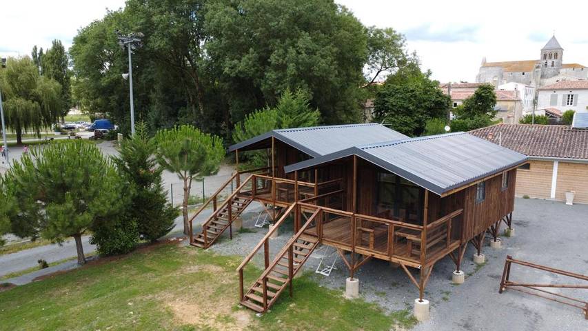 Camping pour 4 personnes, avec vue et jardin, adapté aux familles