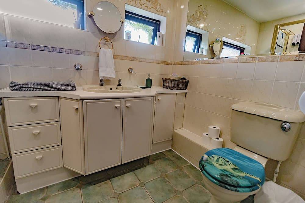 Palm Bay's Luxury Bungalow in Botany Bay, Kent