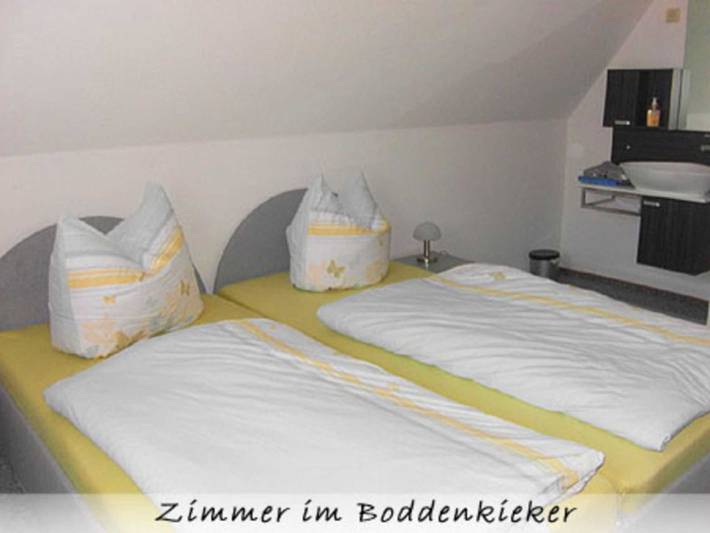 Ferienwohnung für 4 Personen, mit Terrasse und Garten sowie Sauna und Seeblick