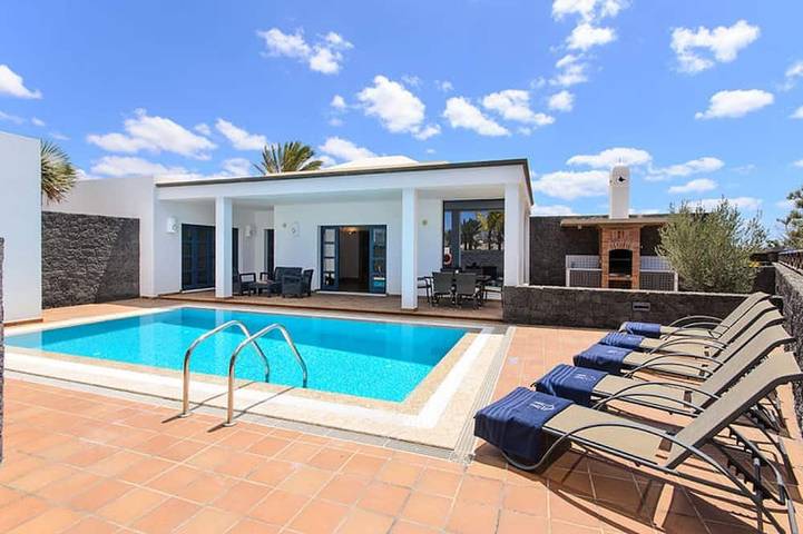 Chalet voor 6 personen, with terras and tuin as well as whirlpool op Lanzarote