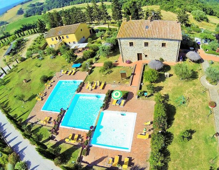 Agriturismo per 4 persone, con Balcone e Terrazza nonché Giardino e Piscina per bambini a Pomarance