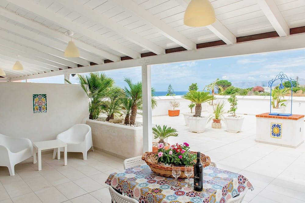 Appartement entier, Splendid apartment in villa 200 meters from the beach wifi rental car in Alcamo Marina, Alcamo
