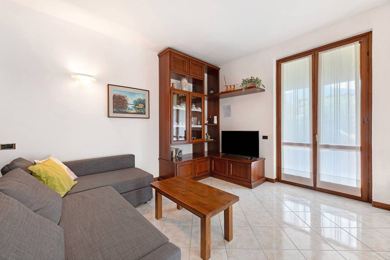 Apartamento entero, Apartamento 'Lago' con vistas a la montaña, terraza privada y Wi-Fi in Dongo, Lago de Como