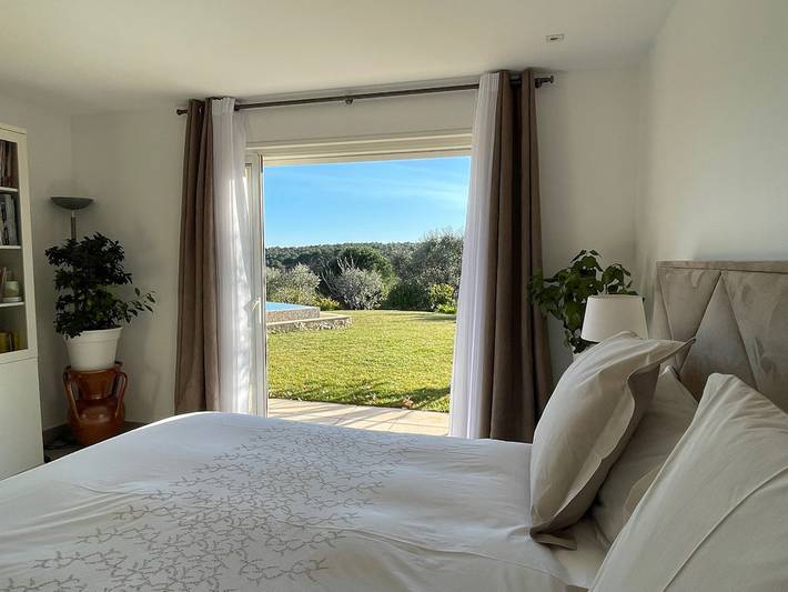 Chambre d’hôte pour 5 personnes, avec terrasse ainsi que piscine et jardin sur la Côte d'Azur - 4