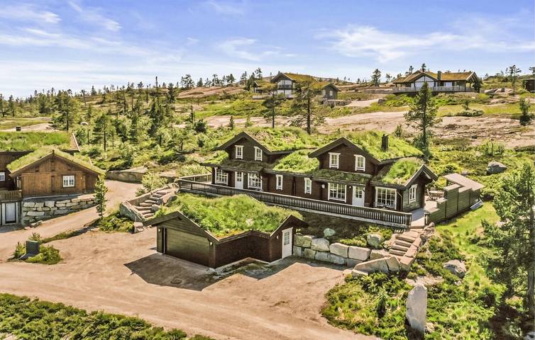Feriehus for 9 personer, med terrasse og sauna i tillegg til hage i Vrådal
