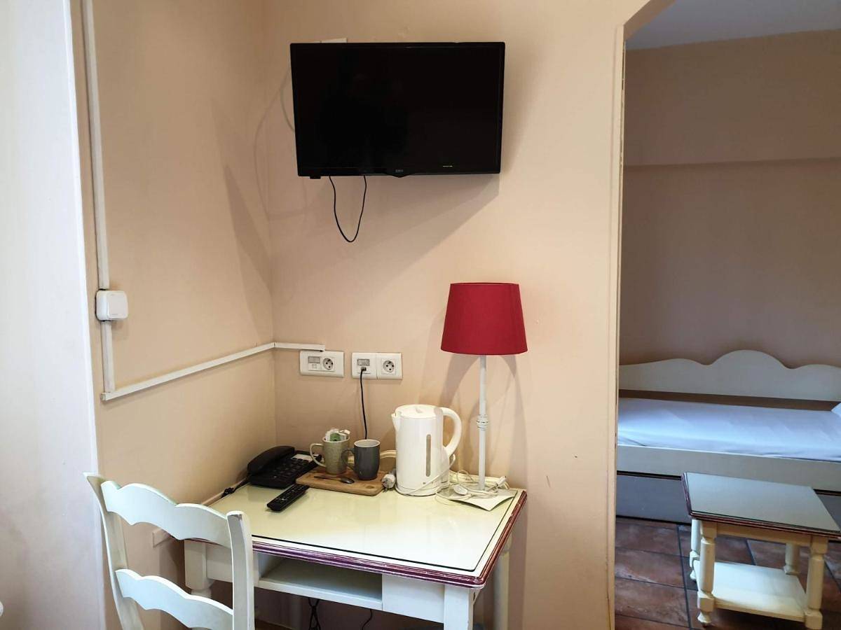Classic room in Toulon, Côte méditerranéenne (France)