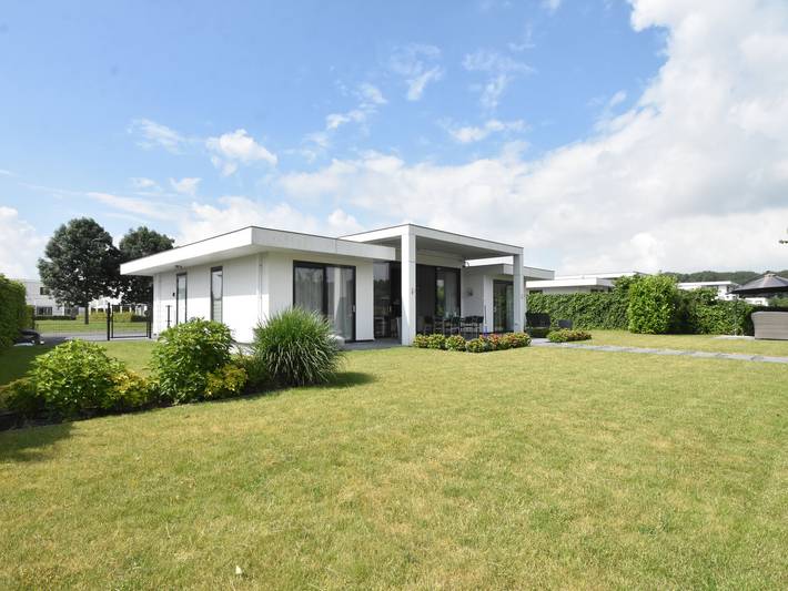 Vakantiehuis voor 8 personen, with tuin and terras as well as uitzicht op het meer - 1