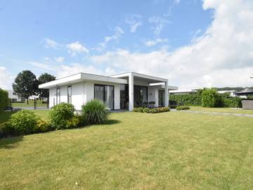 Ferienhaus für 8 Personen, mit Seeblick und Garten sowie Terrasse am Veluwemeer