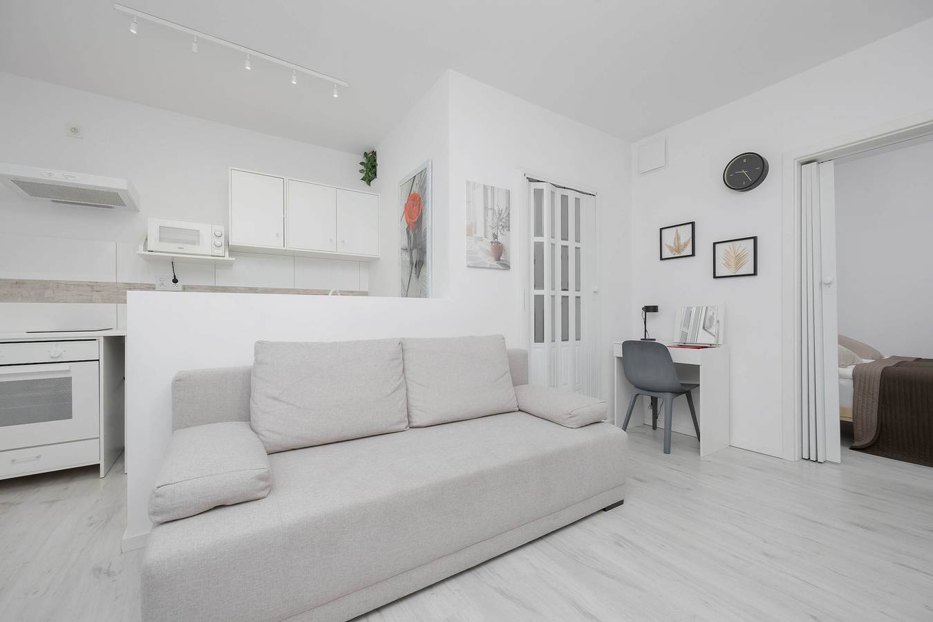 Ganze Wohnung, Functional Apartment in Piaseczno | Parking and Terrace in Piaseczno, Masowien