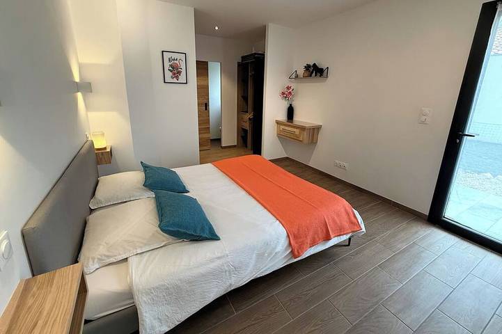 Villa Dyane, air-conditioned house with terrace and swimming pool. in Salavas, Ardèche