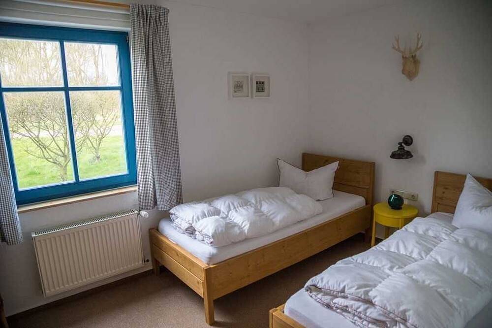 4 Sterne Reetdachhaus Hasel 1 mit Sauna, Kamin, Wlan - Dhh Hasel 1 in Puddemin, Poseritz