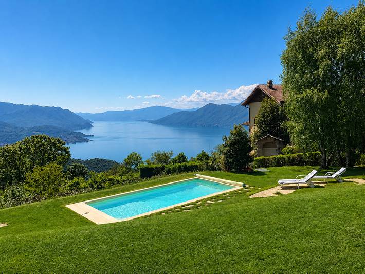 Villa for 7 people, with Balcony and Terrace as well as Garden and Pool in Lago Maggiore