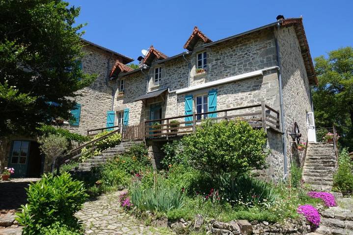 Location de vacances pour 2 personnes, avec vue sur le lac et piscine ainsi que jardin et vue dans Sousceyrac-en-Quercy - 2