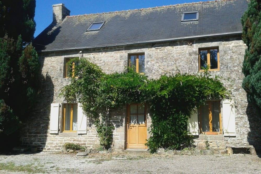 Hübsches Steinhaus im Herzen der französischen Landschaft. in Langonnet, Pontivy und Umgebung