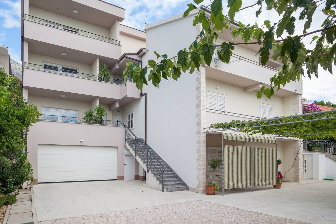 Ganze Wohnung, 2-Zimmer-Ferienwohnung am Strand Tucepi, Makarska A-2677-a in Tucepi, Makarska Riviera